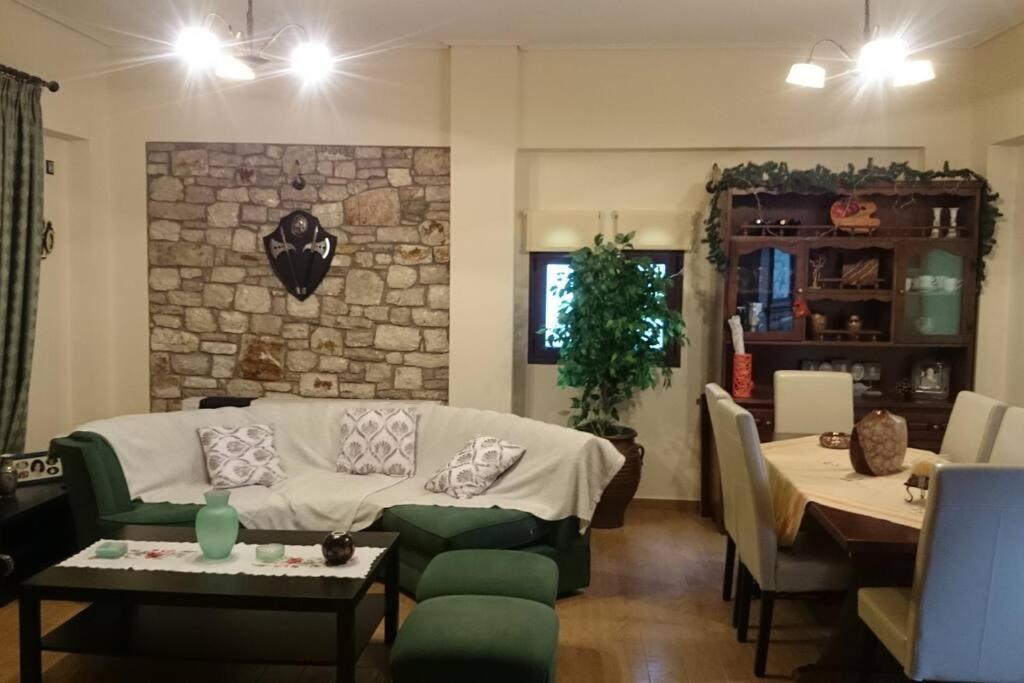 Villa Ria Kalavryta Luaran gambar
